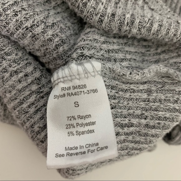 5/$25 Sale ☀️ No Frills LA Gray Ribbed Slouchy Sweatshirt - Picture 4 of 5